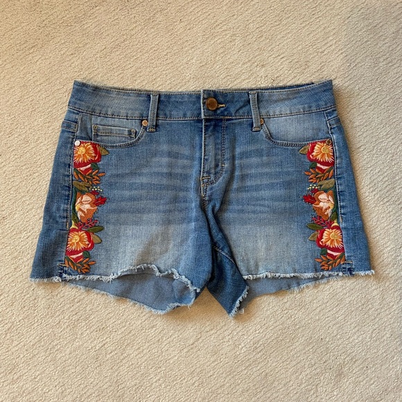 Vintage Jordache Flower Embroidered Jean Shorts - Picture 1 of 5